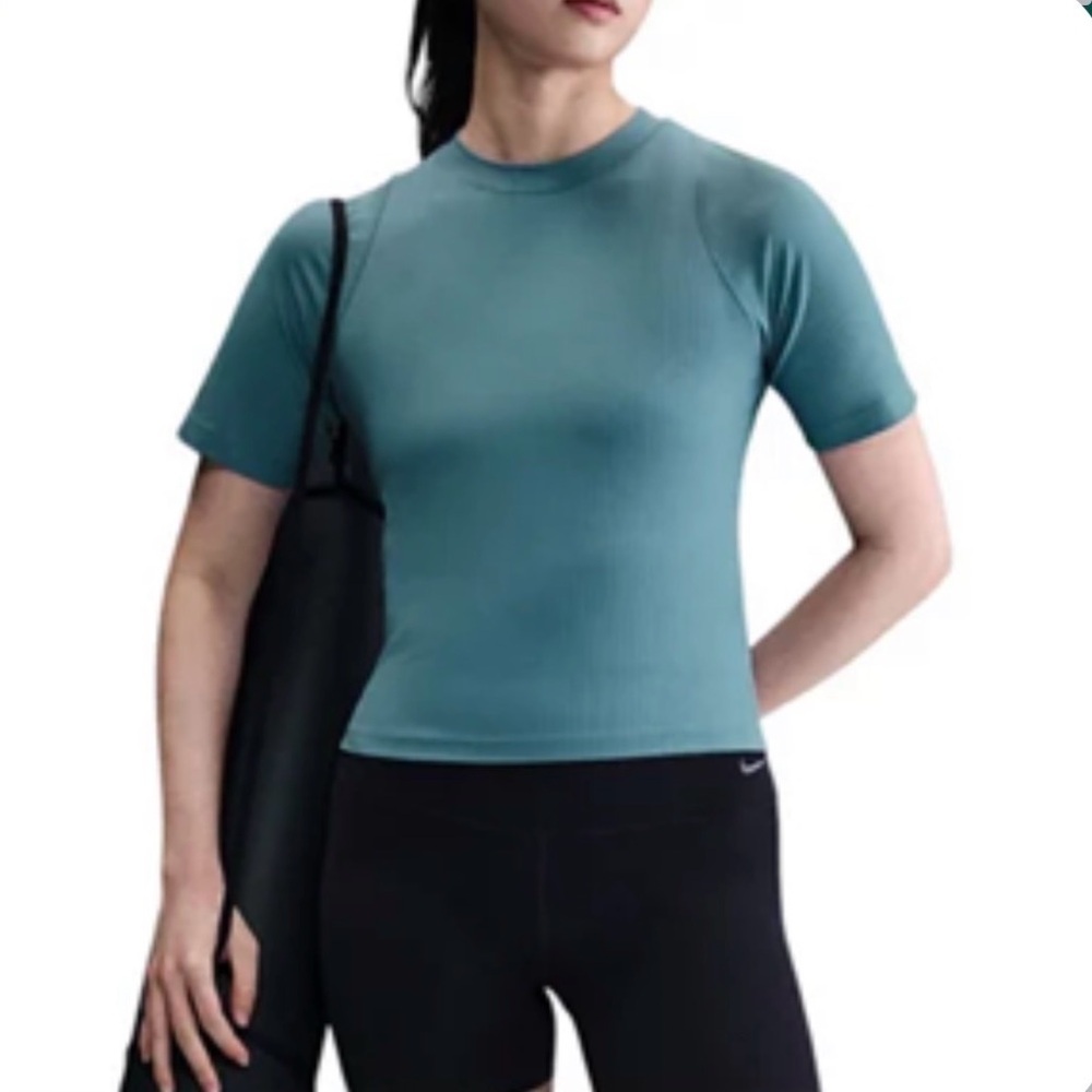 Nike Women's Blue Short Sleeve Tee